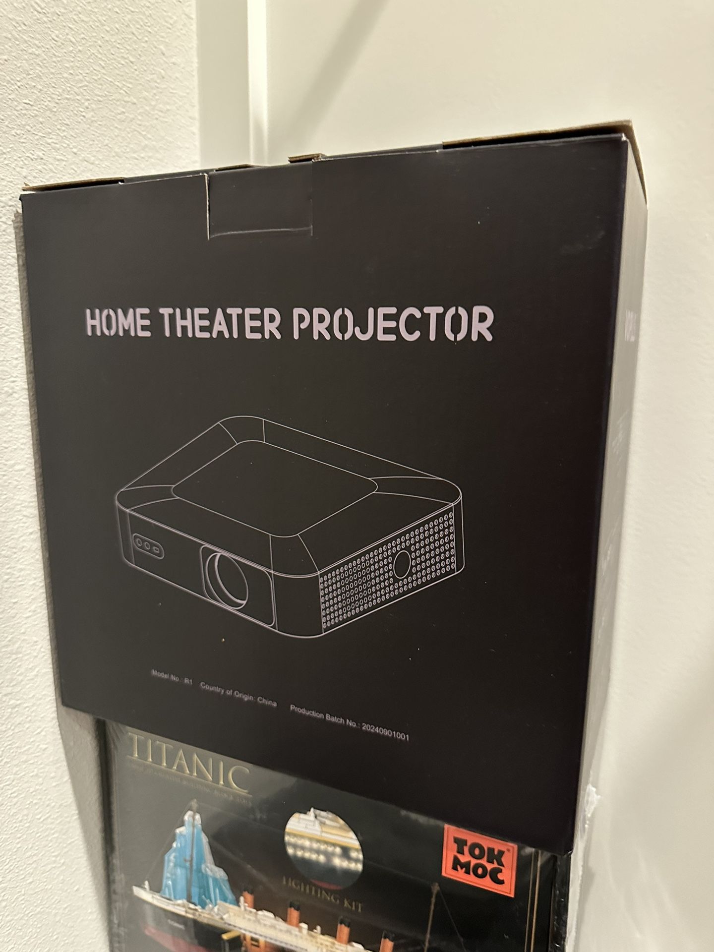 Thinnest 1.81" Smart Mini Projector with WiFi and Bluetooth, Auto Focus & Keystone Portable Outdoor Projector,