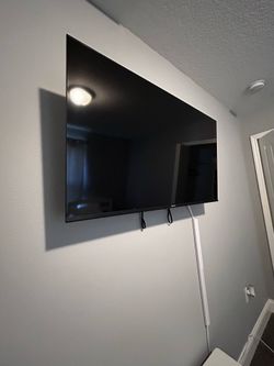 32 inch Hisense  smart tv