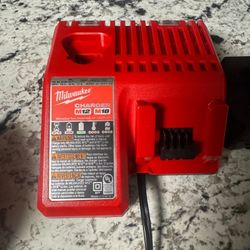 Milwaukee battery and charger 5.0 m18