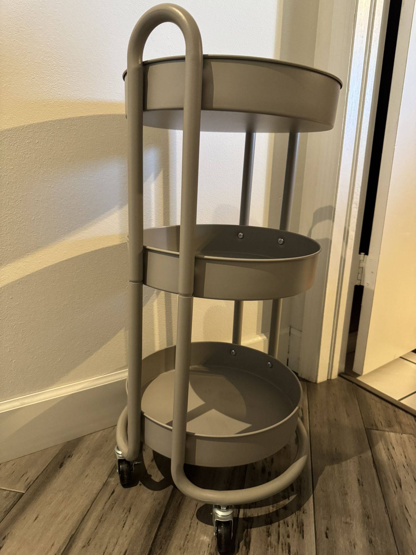 Rolling Round metal Shelves 