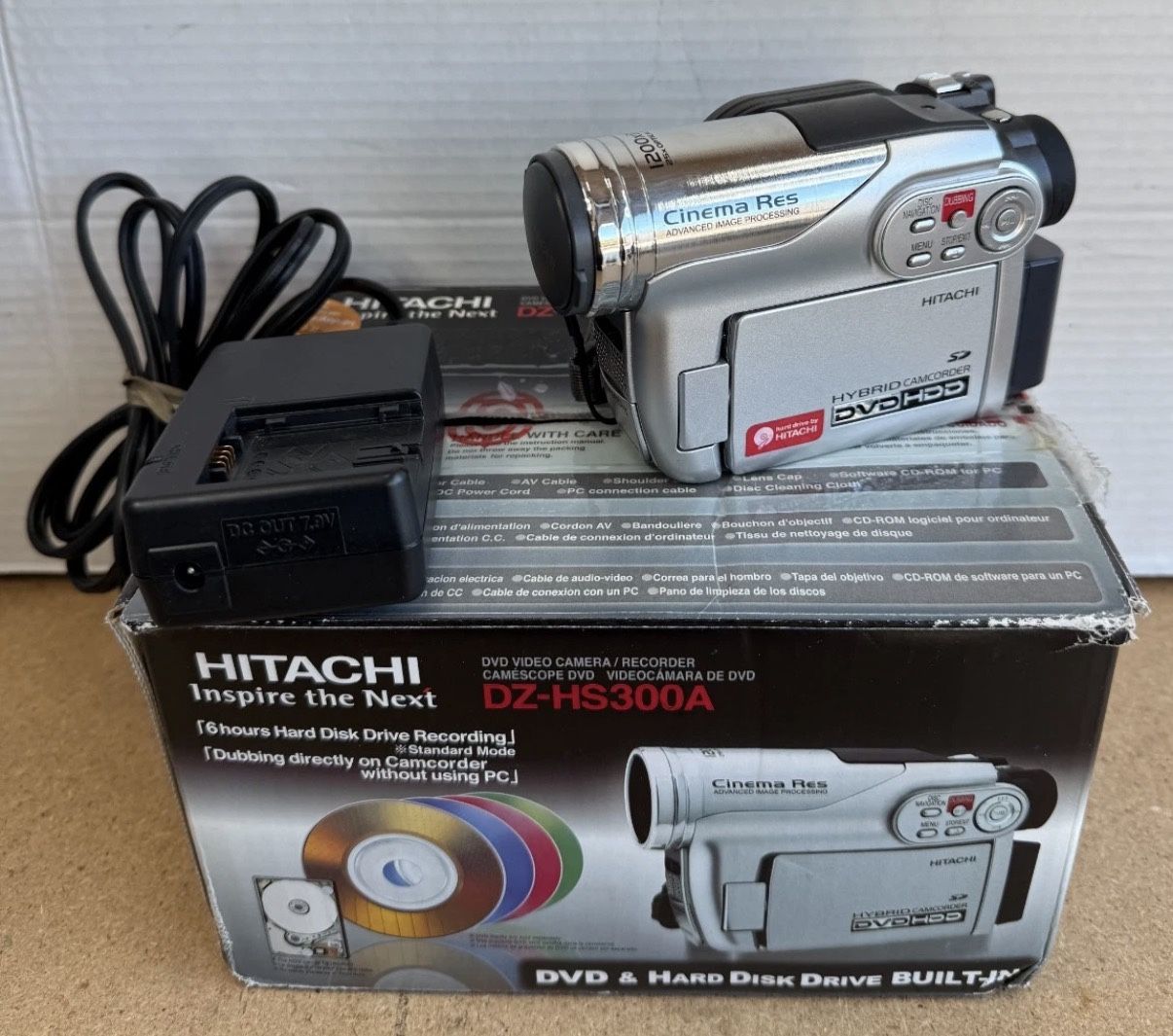 Hitachi DZ-HS300A DVD Video Camera Recorder W/ Charger Battery Tested & Working