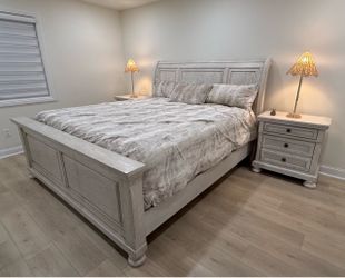 King Bed + 2 Nightstands