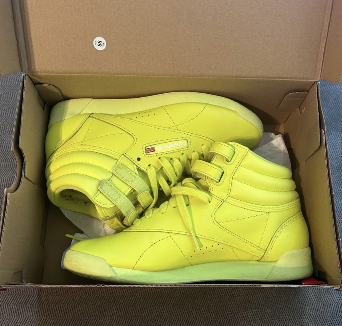 Lime Green Hi-Top (CARDI B) REEBOK  Sneakers 👟💚 💚