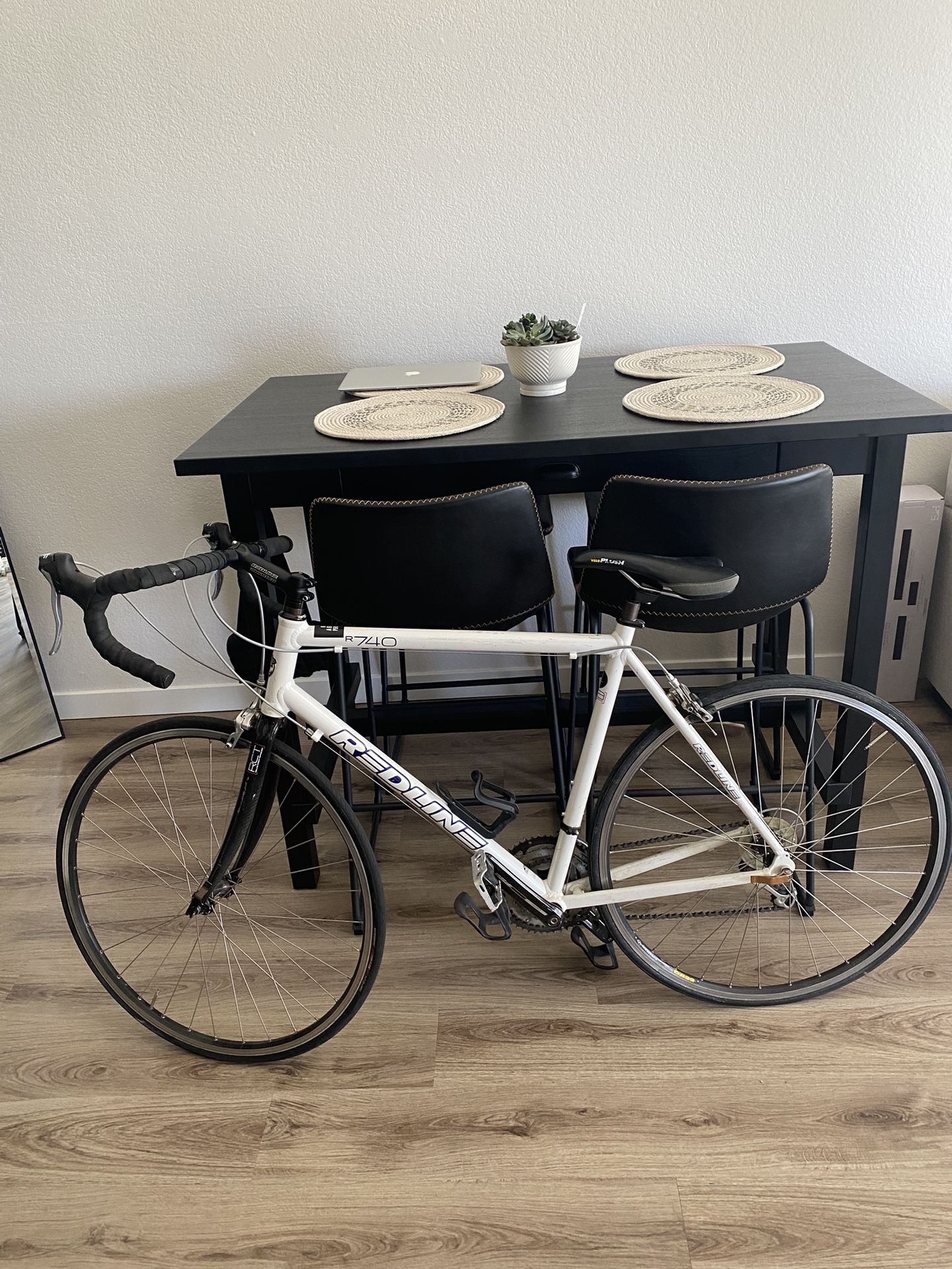 Road bike - Redline R740
