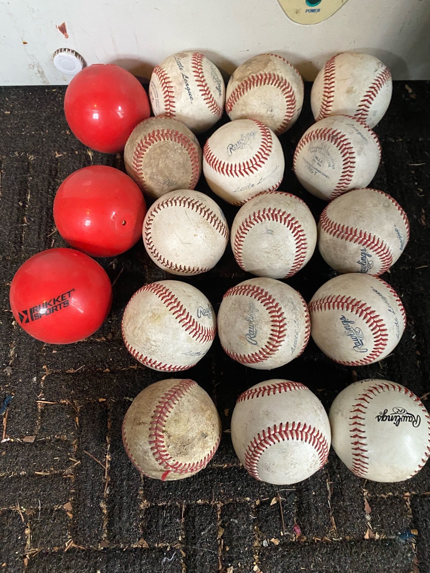 15 baseballs (+3 weighted pitching trainers)