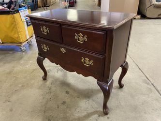 Vintage Queen Anne Style Dark Cherry Finished 3 Drawer Side Table with Ornate Swing Pulls