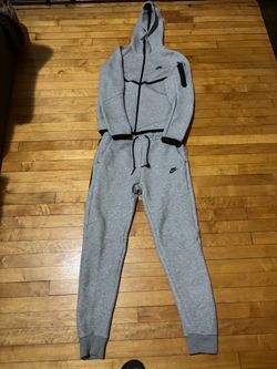 Nike tech size M