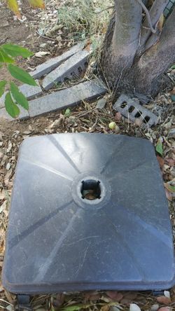 Basket ball hoop bottom holder hold water in it