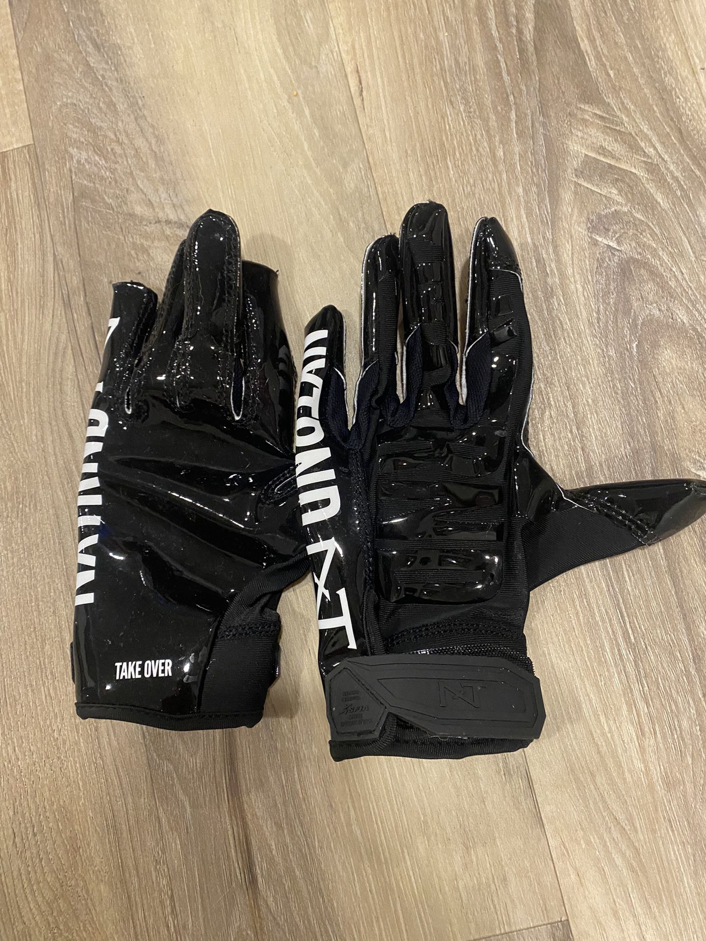 NXTRND Black Gloves