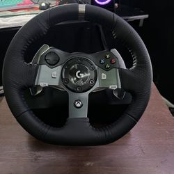 Logitech G920 Driving Forcé Racing Wheel And Pedals. 