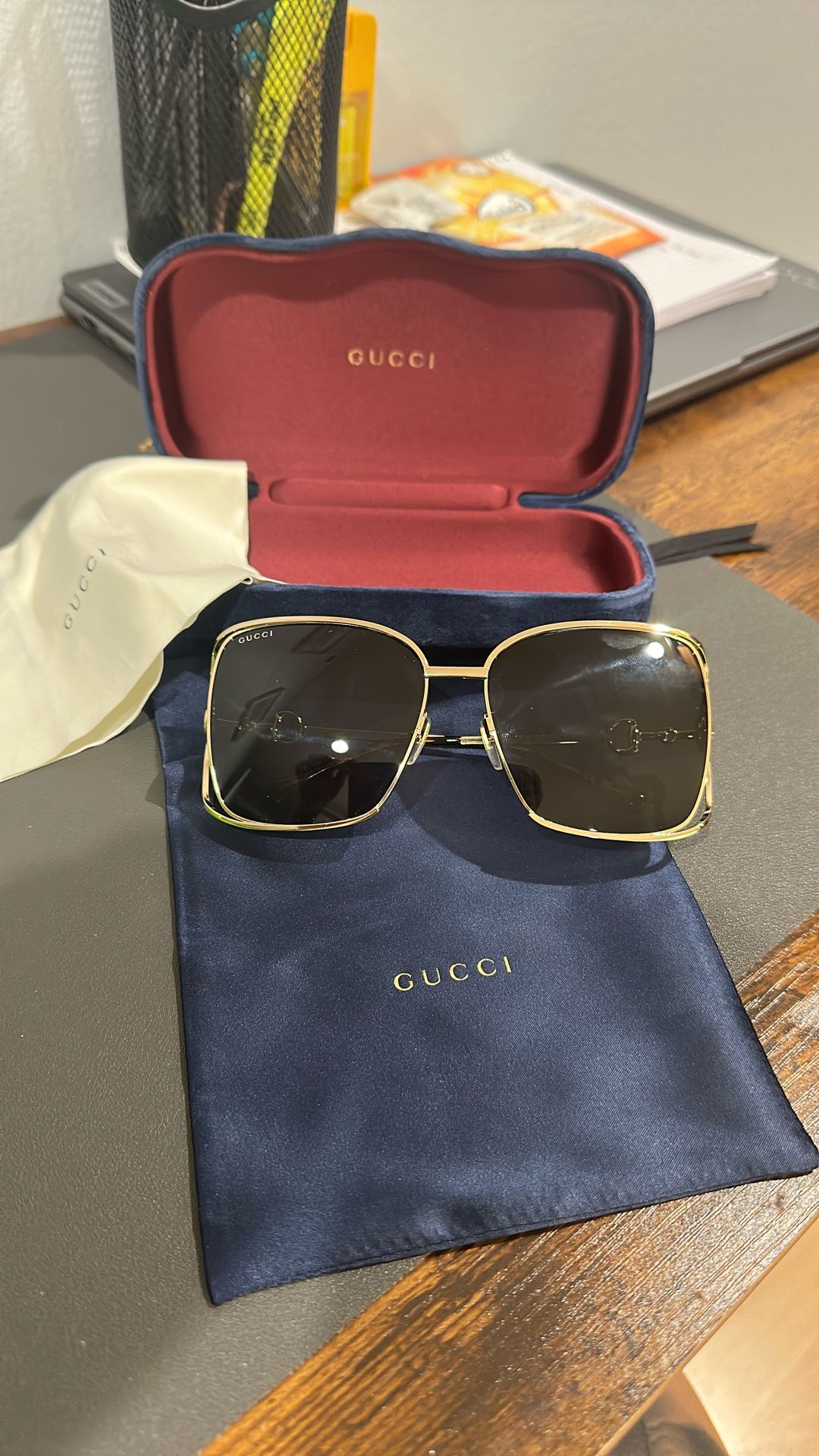 gucci sunglasses oversize original and not used
