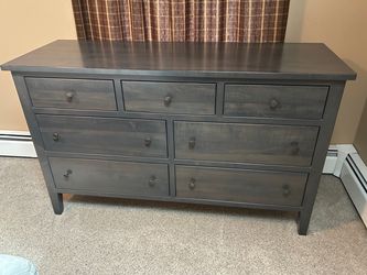 Modern Grey Wood 7-Drawer Dresser