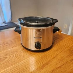 Small Crockpot Like New Condition $5.00