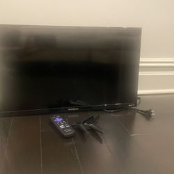Westinghouse 24” Roku Smart TV w/ Remote – Excellent Condition