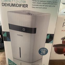 NEW Nizoni Compact Dehumidifier (NEW) 1.2L, Auto Shut Off,