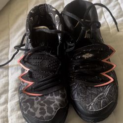 Nike Kybrid S2 PS “WHAT THE” KIDS Black/Atomic Pink, DA2322-001 Size 2Y