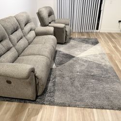Beautiful 3-Seat Reclining Sofa
