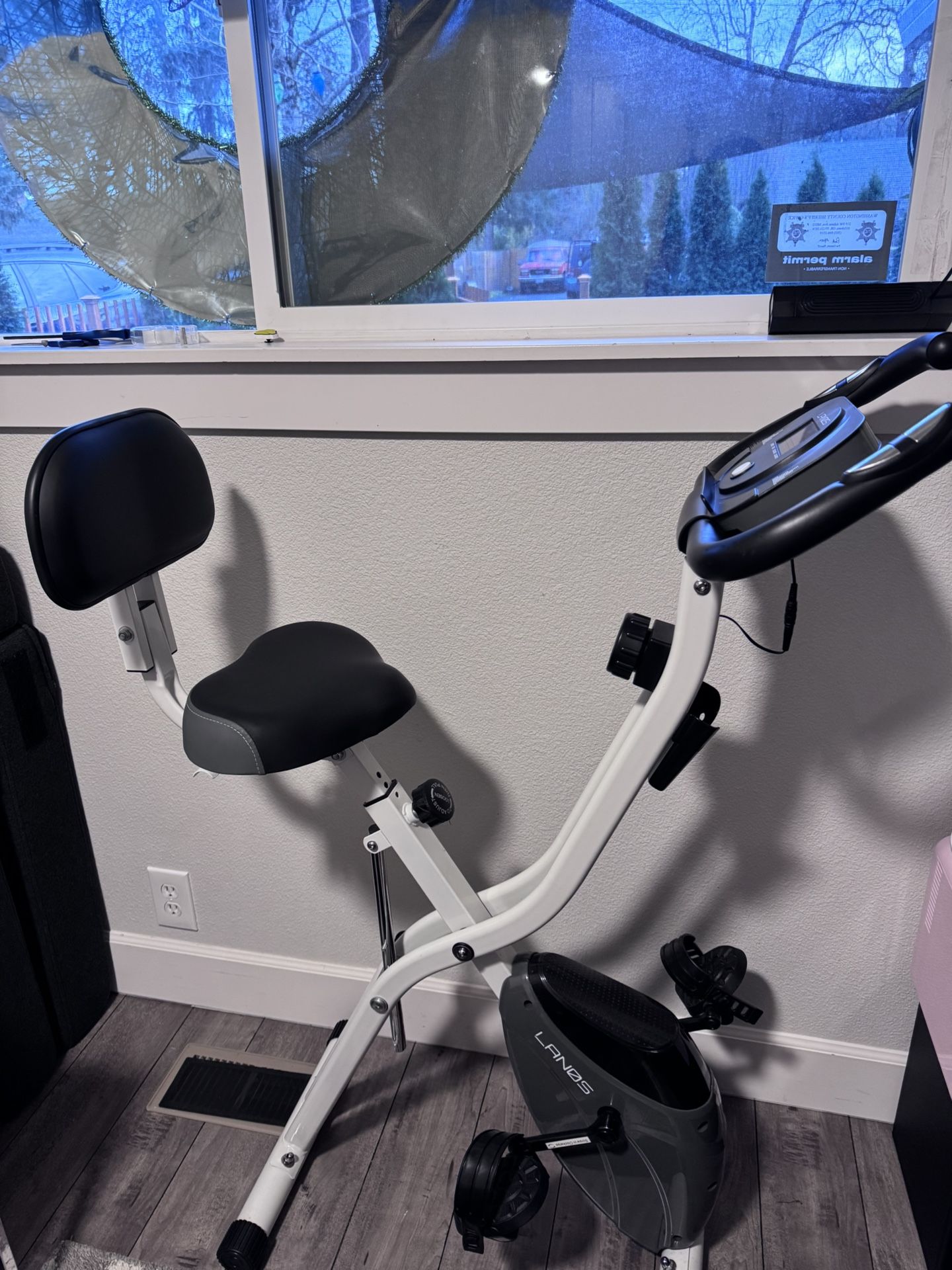 Lanos folding exercise bike.