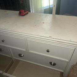 Wood Dresser With Mirror 