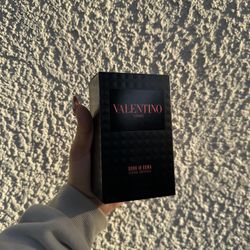 Valentino Born in Roma Coral Fantasy Cologne