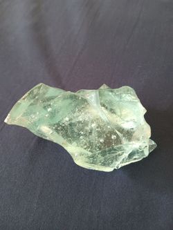 Agua blue slag glass with controlled bubbles