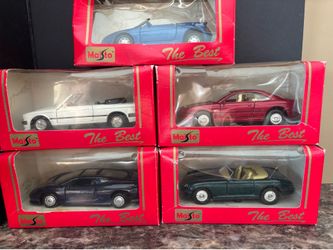 5 Maisto die cast cars