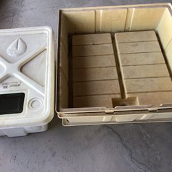 Botanicare 10 Gallon reservoir and 3 Trays