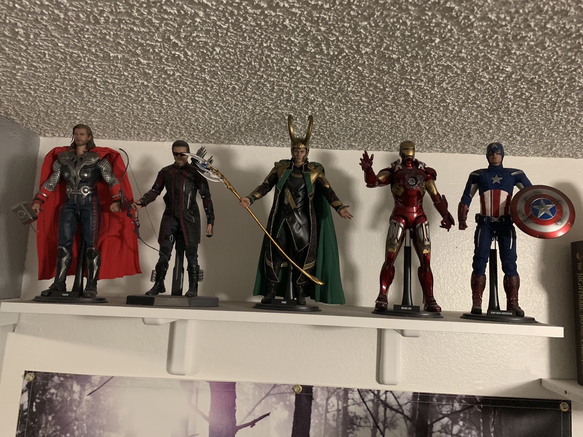 Disney The Avengers Iron Man Thor Hawkeye Loki Hot Toys figures