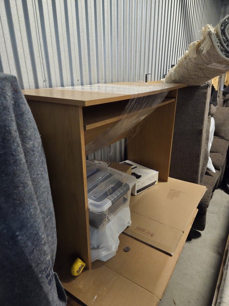 Desk With pull out Keyboard Slot 