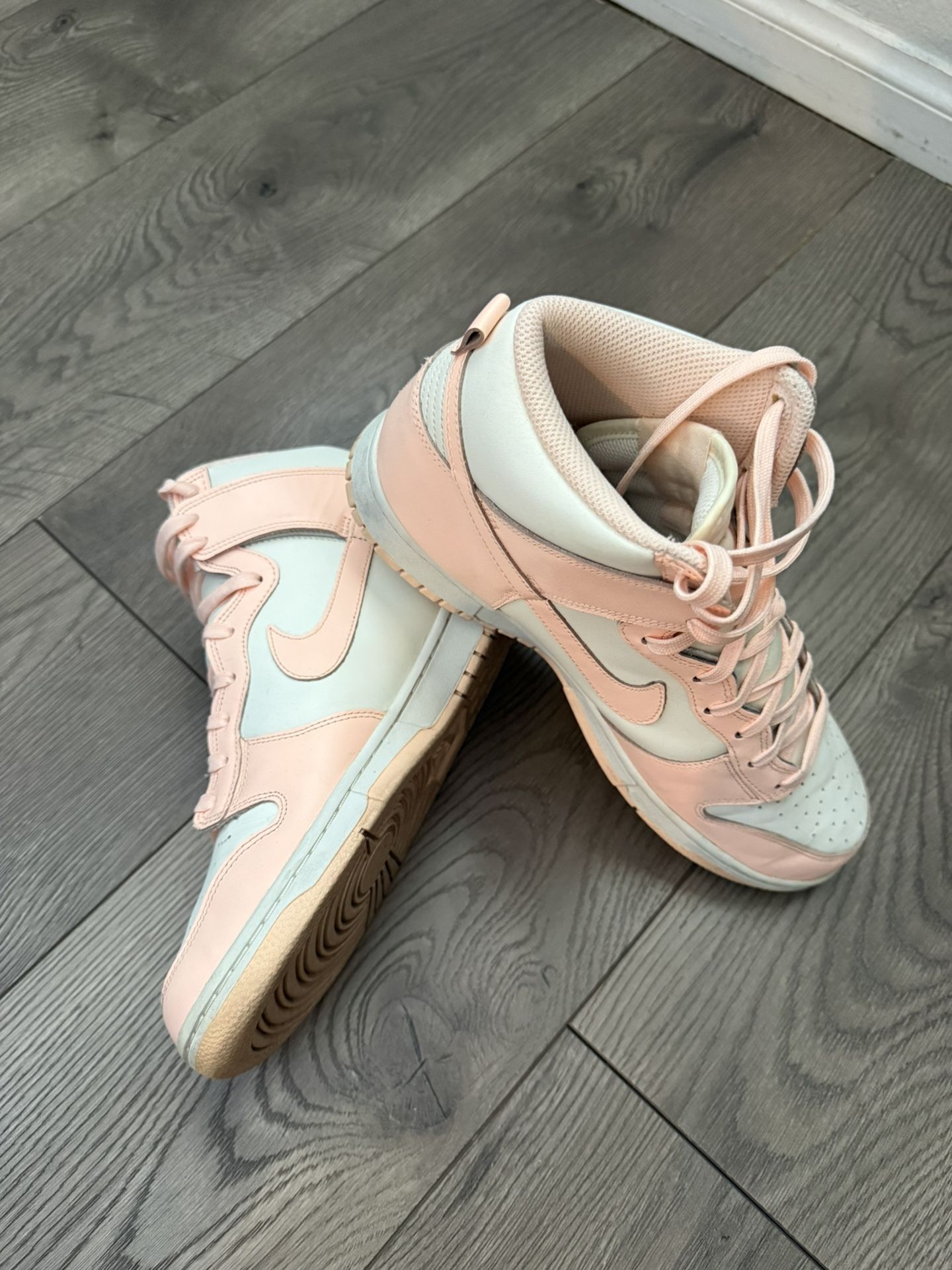 Wmns Dunk High 'Crimson Tint'