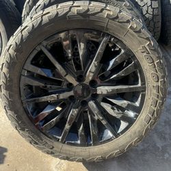 Denali 22” On 33s 