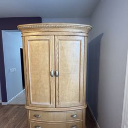 Quality Elegant Wynwood Wooden Armoire - North Phoenix