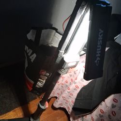 Husky stand up light