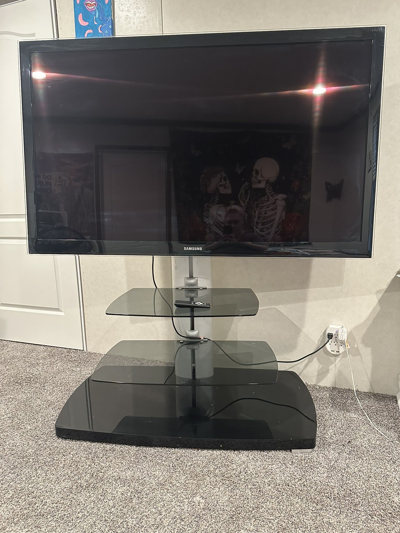 55in Samsung Flat Screen TV with Mounted Stand