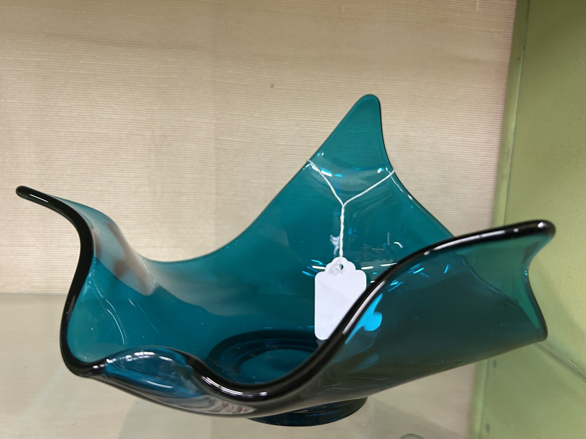 Beautiful Vintage Art Glass Bowl