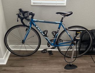 Trek 1.5 Road Bike – Lightweight Aluminum – w Air pump
