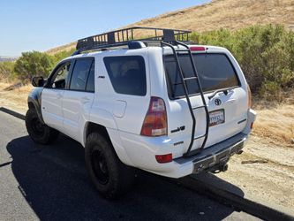Toyota 4runner SR5 nice interior registered and smogged.      Hablo Español se vende 2004 4 runner SR5  bonito interior blanco y negro