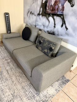 Loveseat moderno Alto 24”x ancho 41” largo 78”