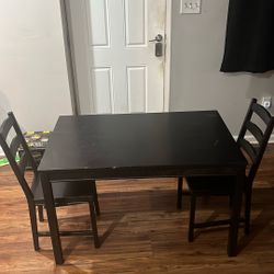 1 Table 2 Chairs 