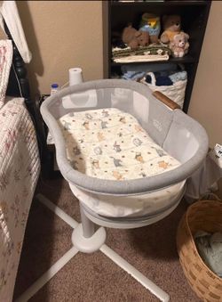 Halo swivel bassinet