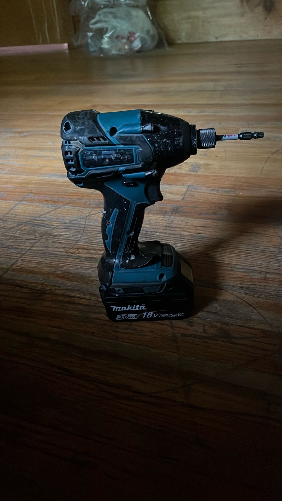 Mikita Cordless Impact Drill And One Battery 