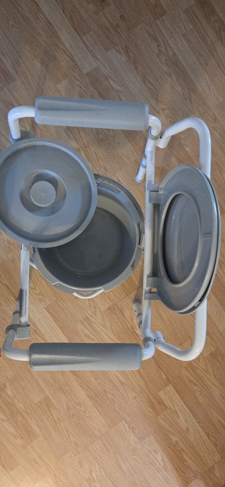 Large Cammode With Liners