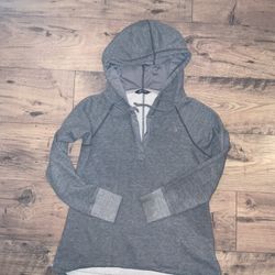 The north face women’s hooded sweatshirt size medium