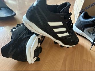 Youth Adidas baseball cleats 4.5 size used