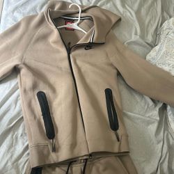 Nike Tech (new gen) Tan/ baige