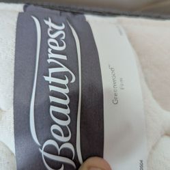 Clean Full mattress - guest bedroom -