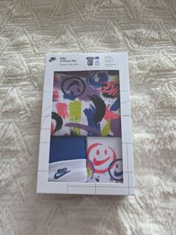 Nike 3 pc smiley face set