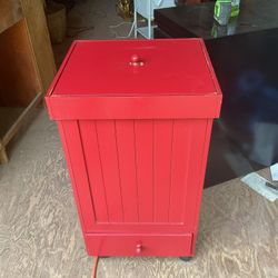 Potato bin on wheels it’s 28 inches tall and 16 by 13 inches 