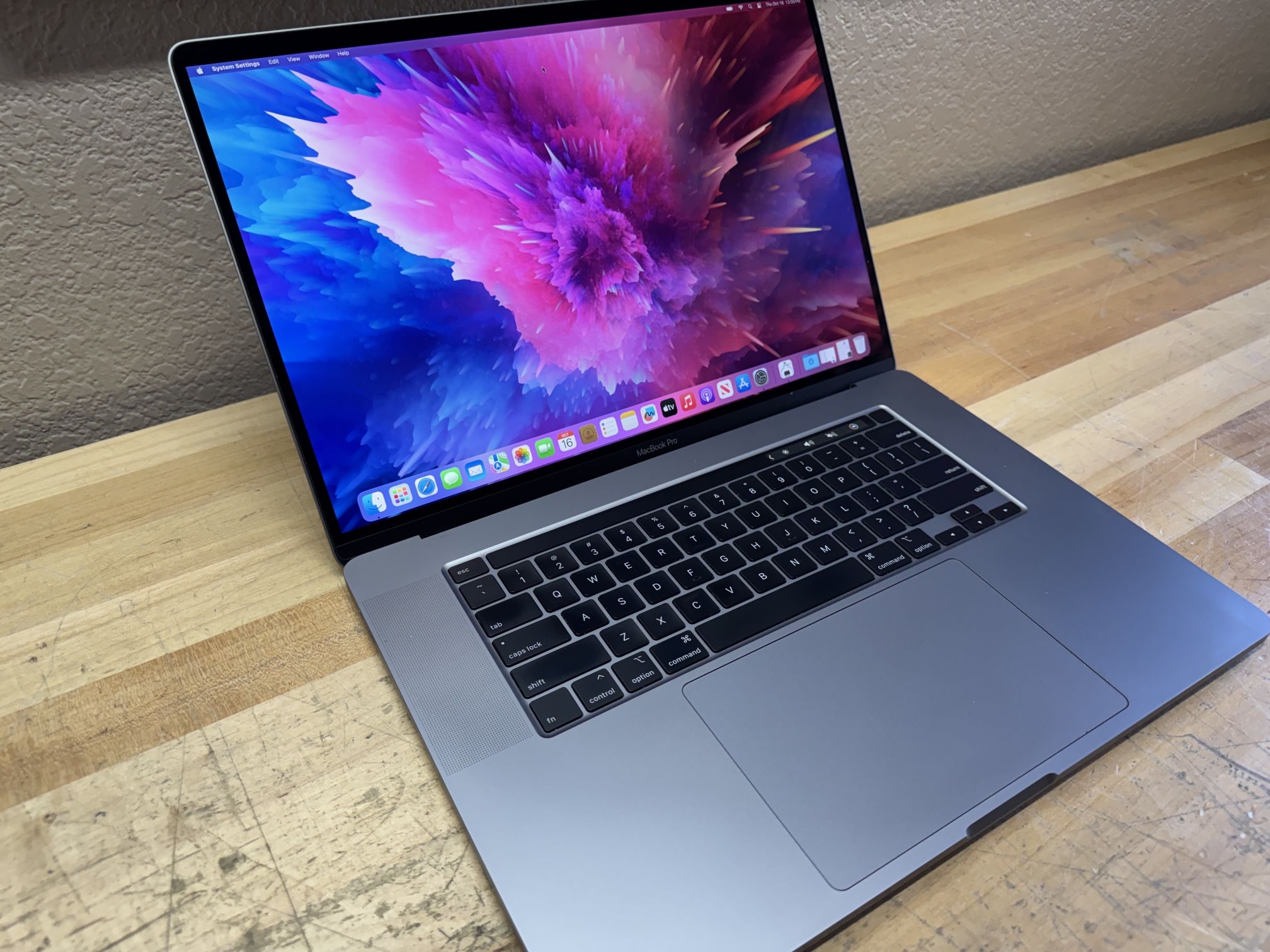 2019 16” MacBook Pro - 2.6 GHz i7 - 16GB - 500GB SSD