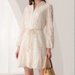 Vintage-Inspired White Embroidered Mini Dress – Size M